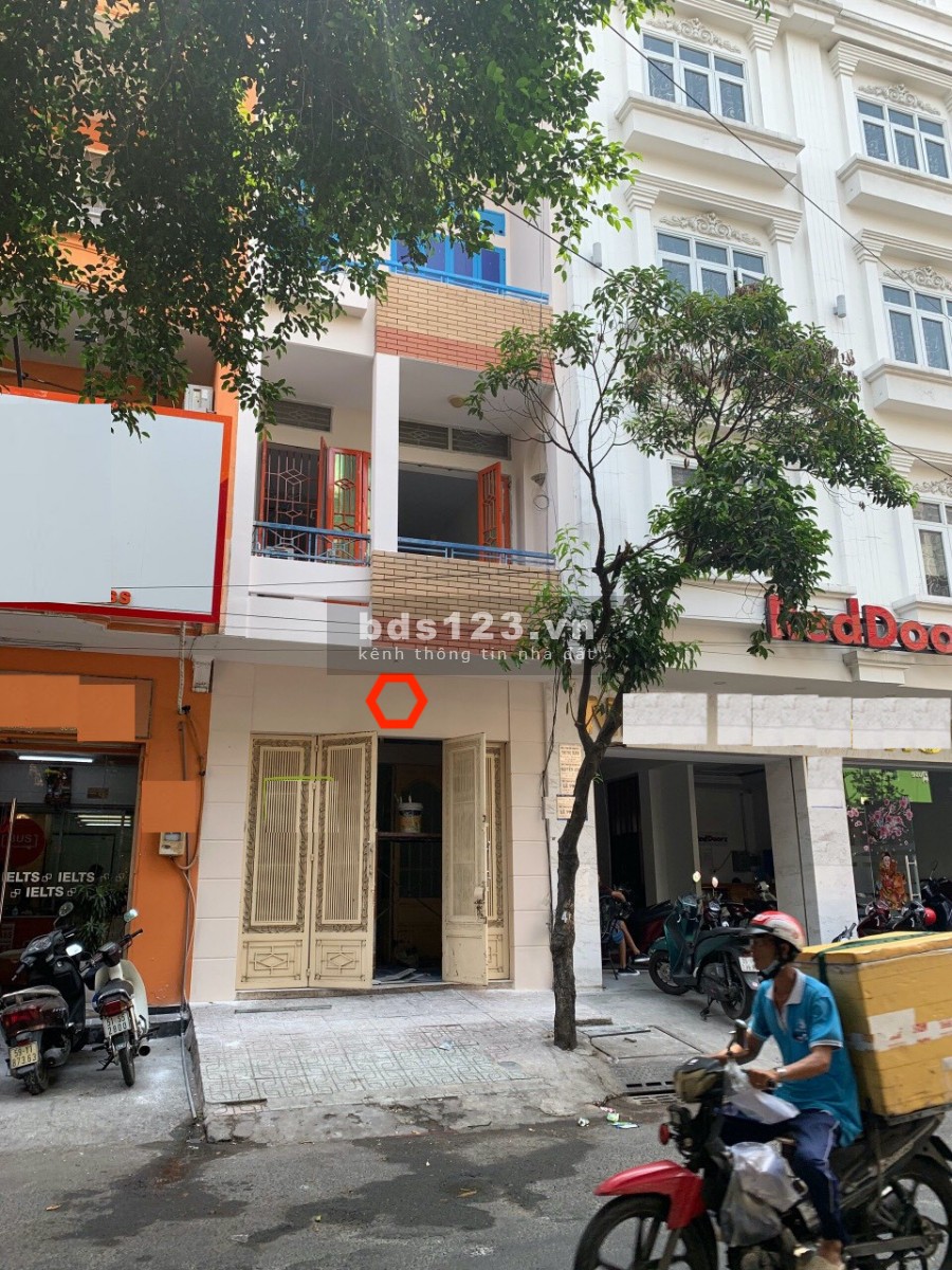 MT khu Miếu Nổi 4x20m, trệt, 3lầu, 5pn, 6wc. Giá tốt.