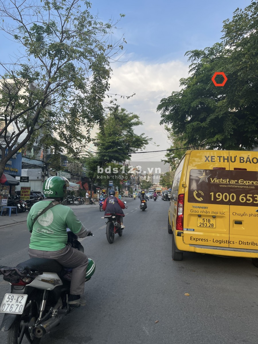 MT khu Miếu Nổi 4x20m, trệt, 3lầu, 5pn, 6wc. Giá tốt.