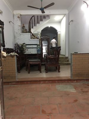 Bán nhà Lạc Long Quân, Tây Hồ, mặt tiền 4.2m, giá 3.7 tỷ.