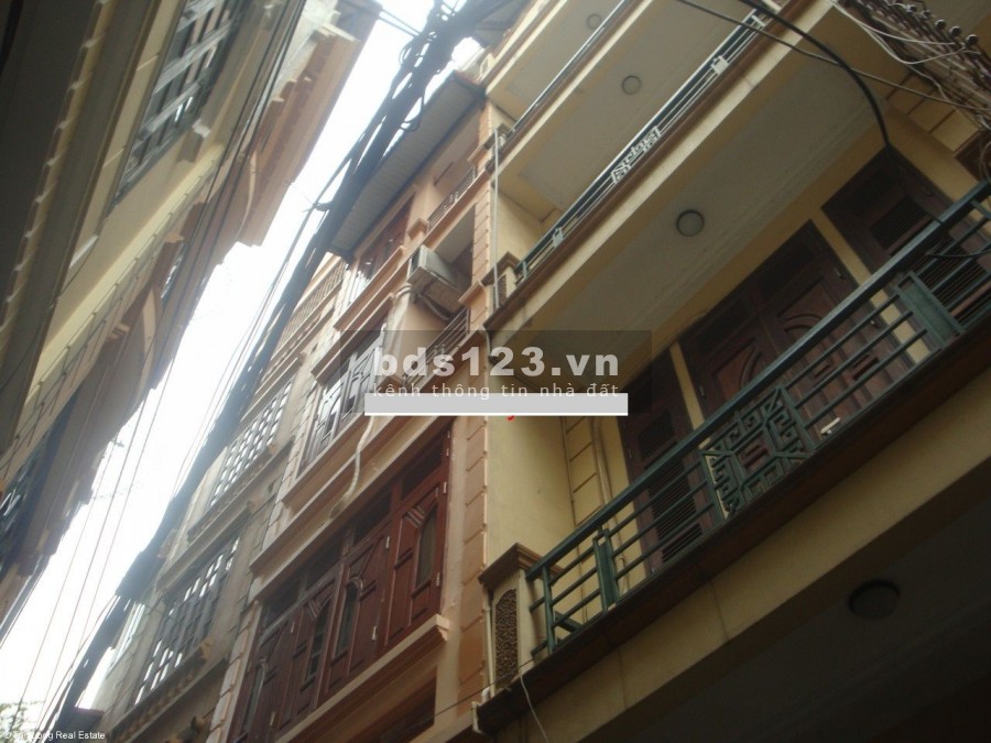 Bán nhà Lạc Long Quân, Tây Hồ, mặt tiền 4.2m, giá 3.7 tỷ.