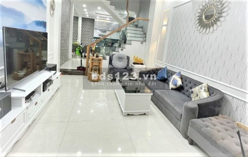 45m2(4x11) 4 tầng Hẻm thẳng rộng 3m Quận 10. Giá 6 tỷ