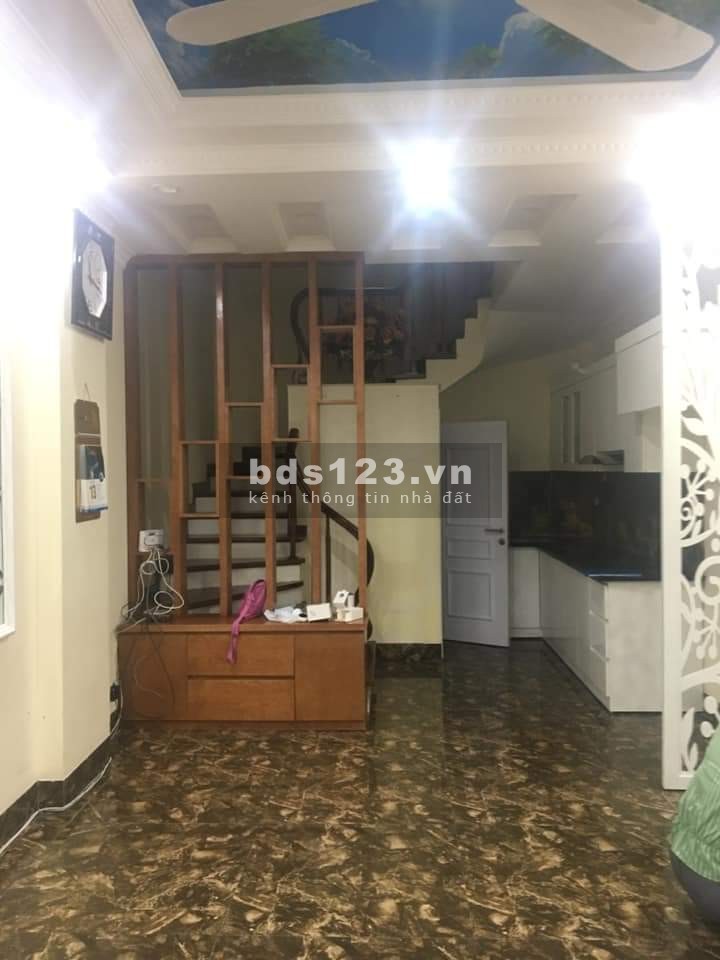 Nhà 31,9 m2 , 5 tầng, mặt tiền ⁸ 3,7 m giá chỉ 3,5 tỷ đông.