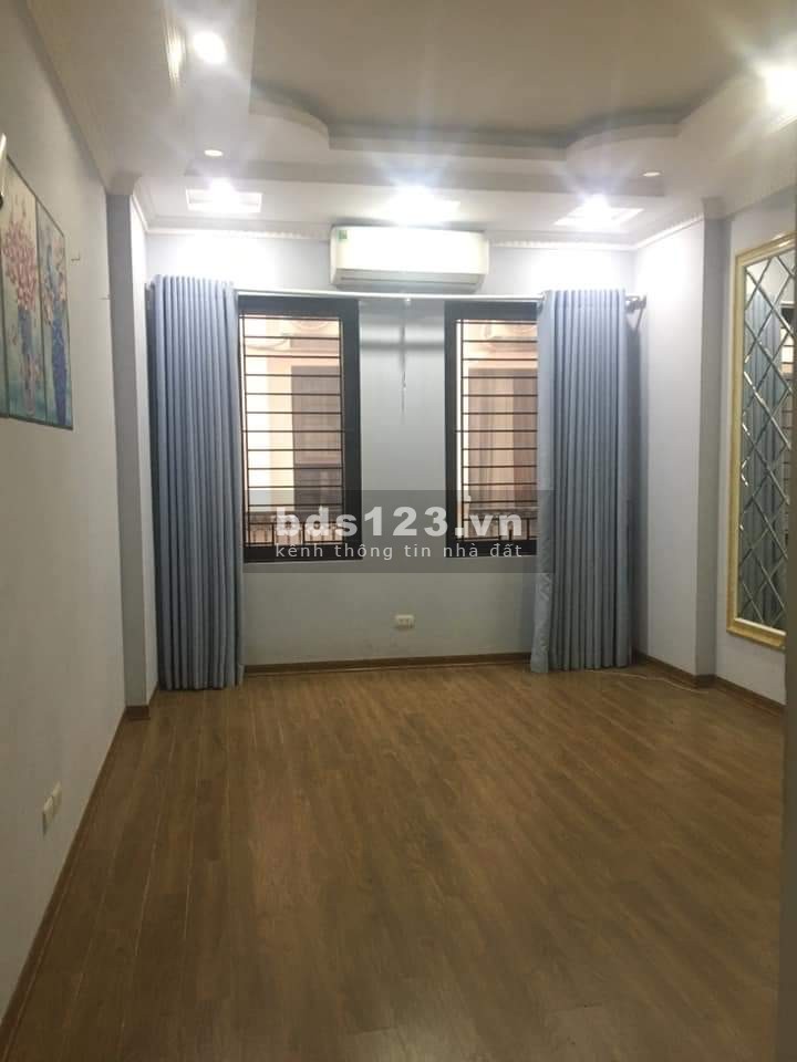 Nhà 31,9 m2 , 5 tầng, mặt tiền ⁸ 3,7 m giá chỉ 3,5 tỷ đông.