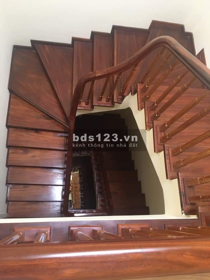 Nhà 31,9 m2 , 5 tầng, mặt tiền ⁸ 3,7 m giá chỉ 3,5 tỷ đông.