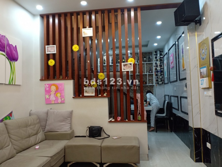 Bán gấp nhà Tân Mai 31m x 4 tầng giá chào 3 tỷ giảm còn 2.8 tỷ tặng nội thất