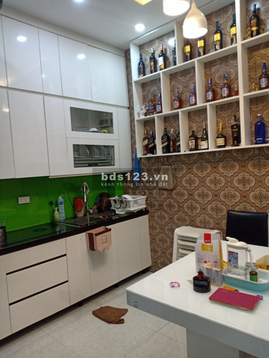 Bán gấp nhà Tân Mai 31m x 4 tầng giá chào 3 tỷ giảm còn 2.8 tỷ tặng nội thất