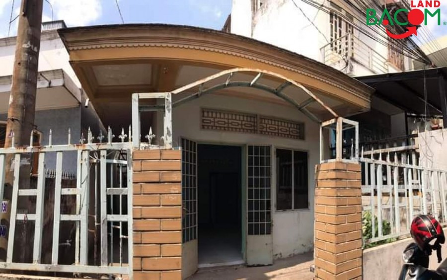 Bán nhà gần tỉnh đội dt 90m2 giá 2ty8 thương lượng.