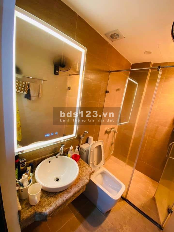 Nhà Đẹp Cầu Giấy mt 5.7m, 3 tầng giá 3.5 tỷ. Cần Bán Gấp