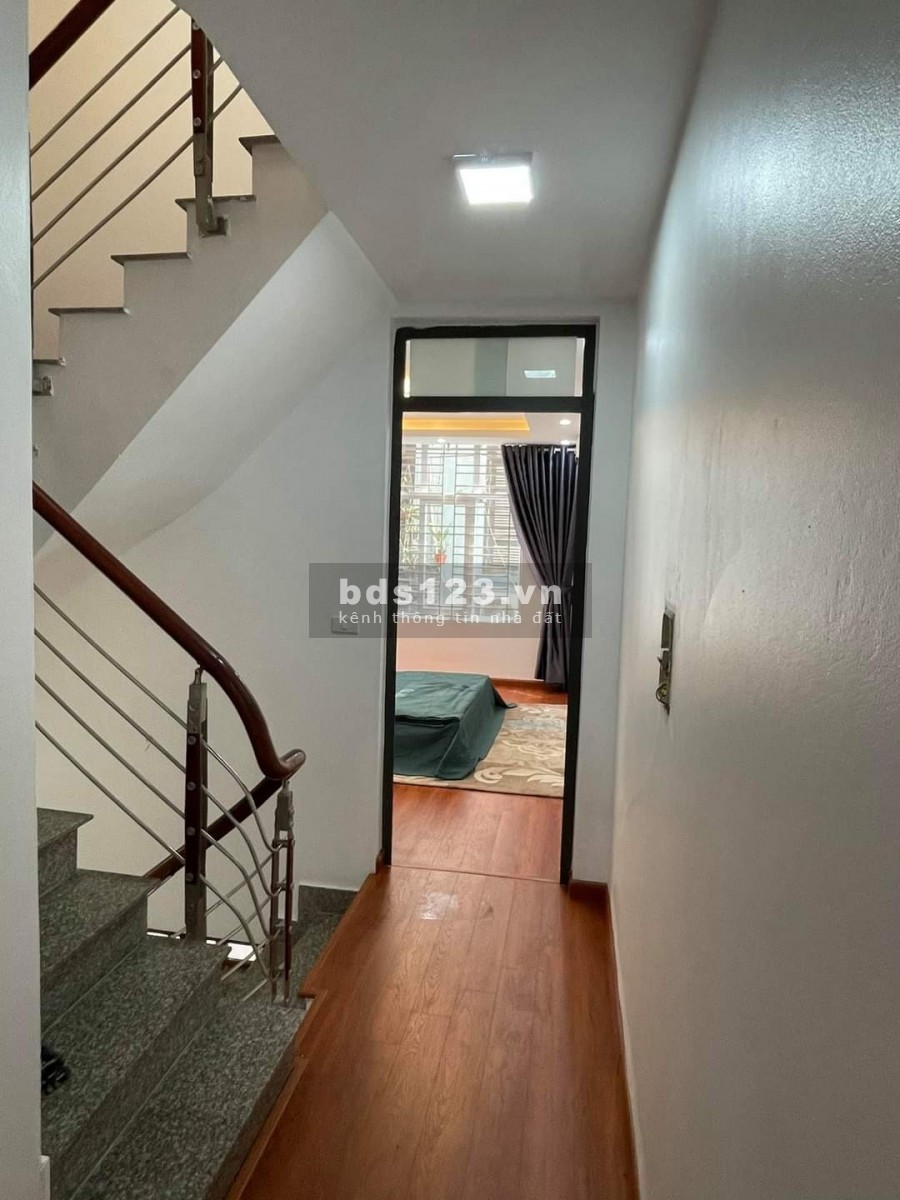 Bán nhà 70 m2 ngõ Mỹ Đình, ô tô đỗ 20 mét, MT 5,5m 2 mặt thoáng chỉ 6.1 tỷ