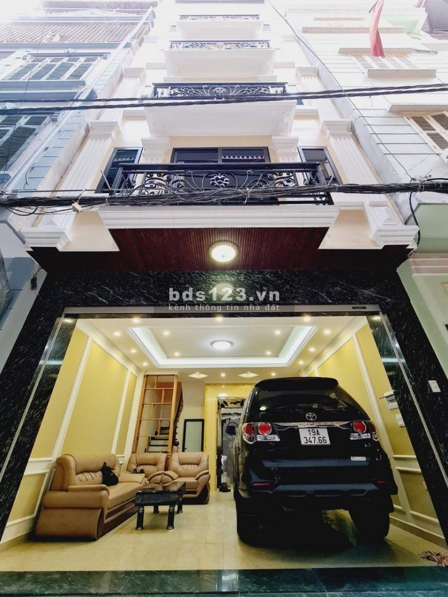 Bán Nhà Trần Quốc Hoàn 41m x 4T,mặt tiền: 4m,ÔTô đỗ cửa, Kinh Doanh.Giá: 6.3 Tỷ