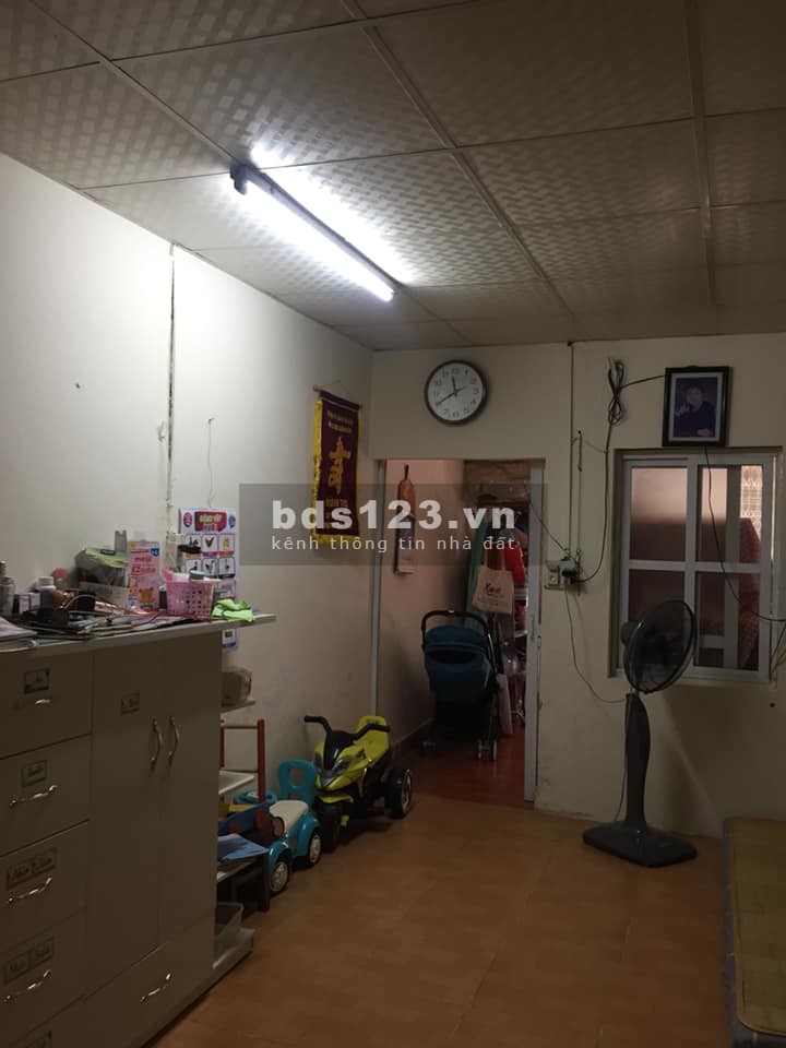 Bán nhà tầng 1 ngõ 46 Trần Quốc Hoàn, Ô tô đỗ cửa, 70m2, giá 2.1 tỷ