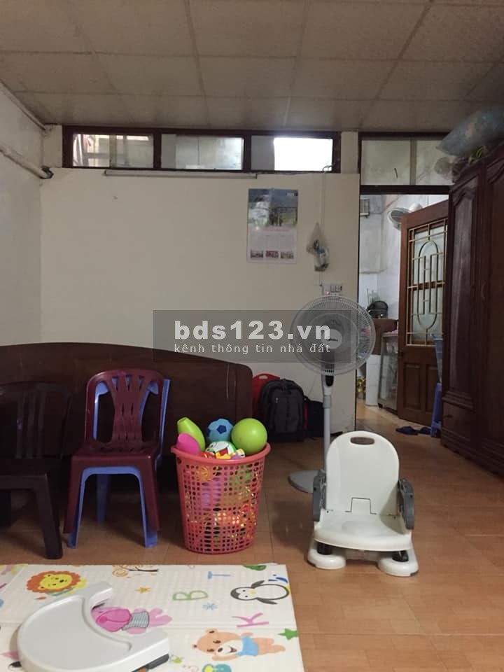Bán nhà tầng 1 ngõ 46 Trần Quốc Hoàn, Ô tô đỗ cửa, 70m2, giá 2.1 tỷ