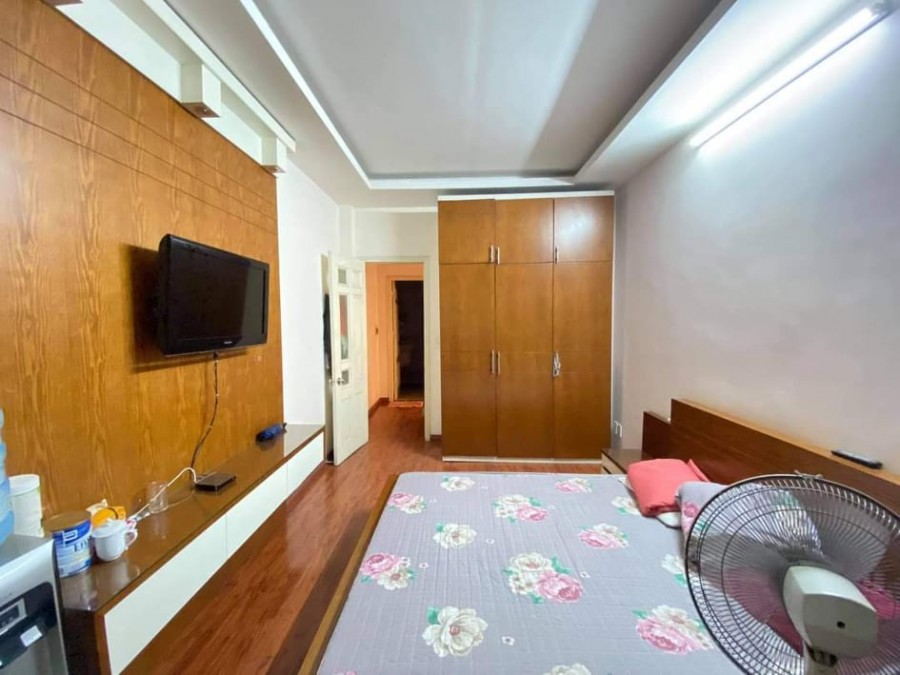 Nhỉnh 3 tỷ có nhà đẹp 190m2 Nguyễn Đức Cảnh, ba gác, ngõ thông, hồ Đền Lừ