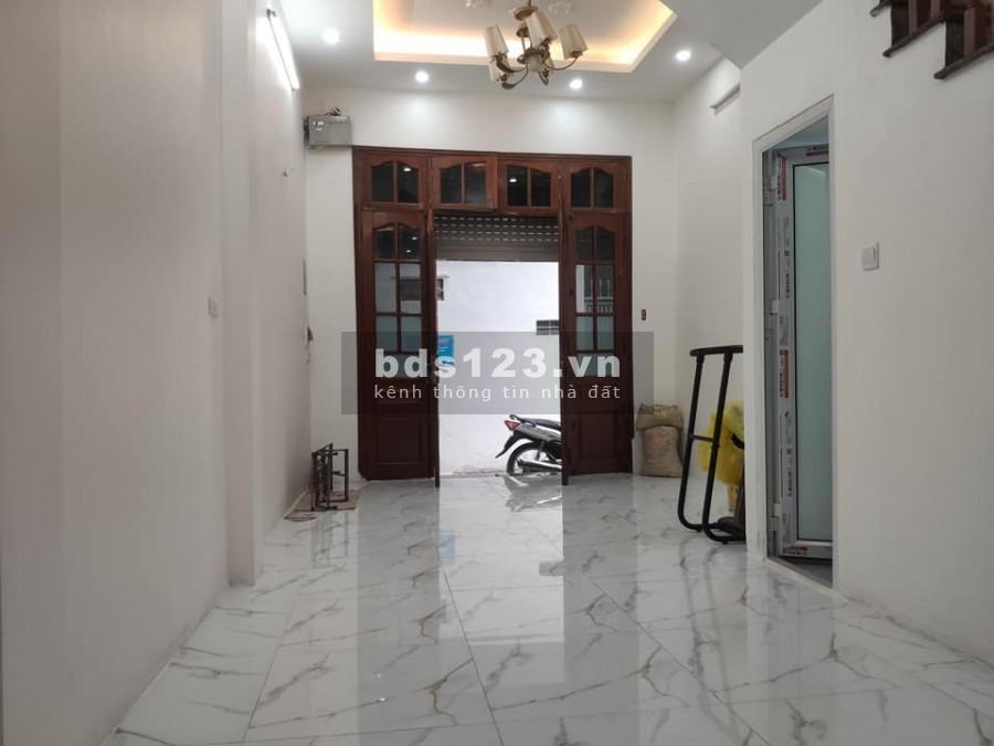 Bán nhà 40m2 Thanh Xuân quận ô tô đỗ cửa