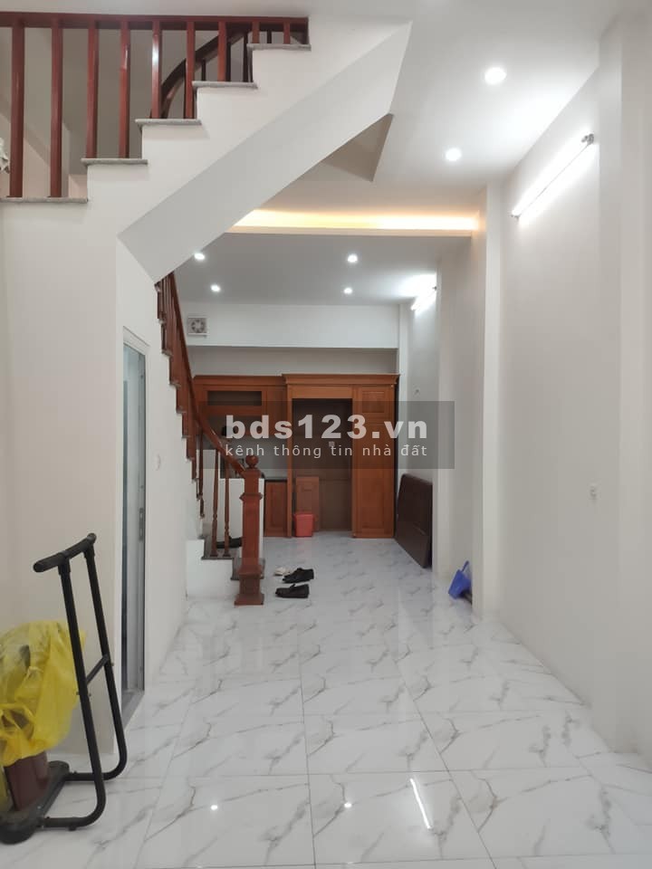 Bán nhà 40m2 Thanh Xuân quận ô tô đỗ cửa