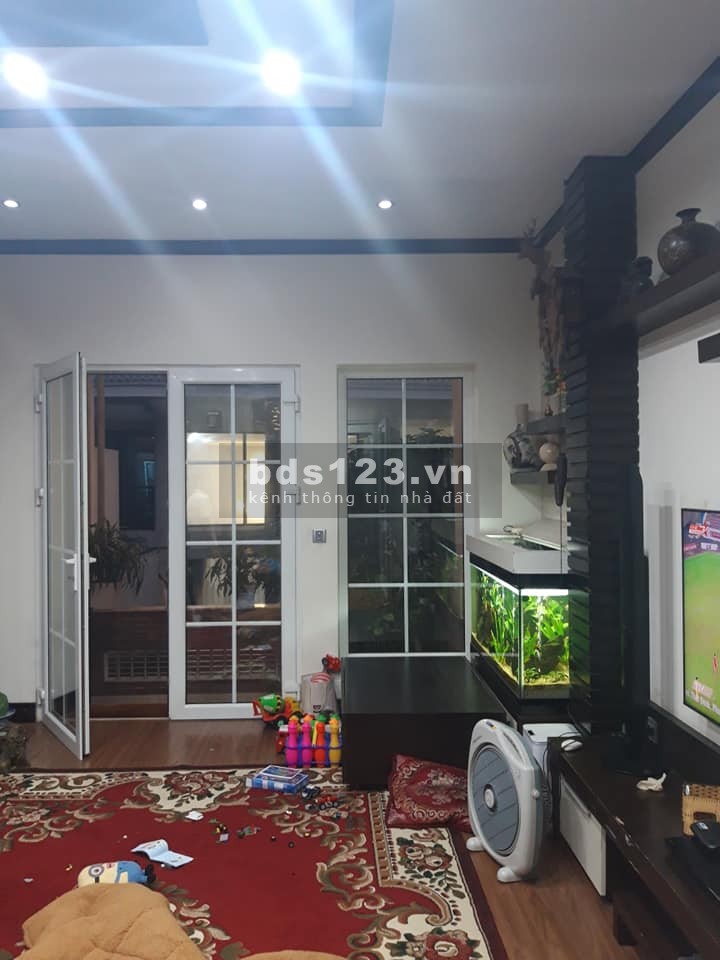 Nguyễn Văn Cừ Long Biên, 95m2 MTx4.5m 4T 4 Ngủ