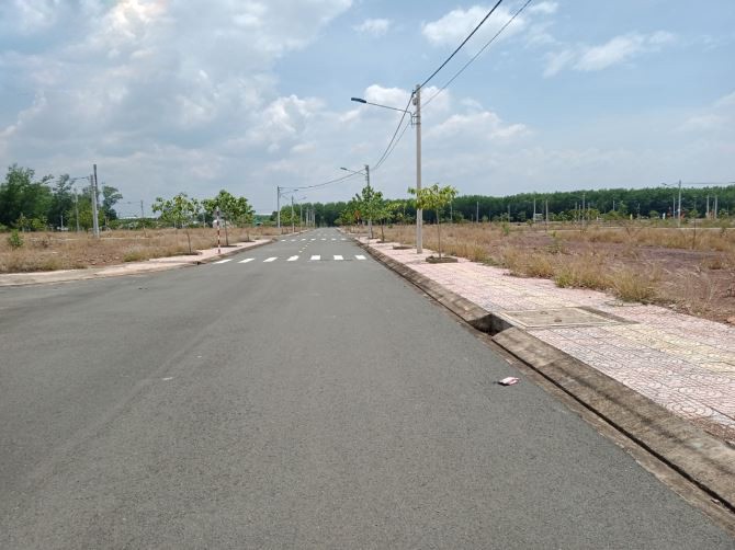 CHỦ BÁN GẤP LÔ ĐẤT CẠNH BỆNH VIỆN HOÀN MỸ BÌNH PHƯỚC, THỔ CƯ 100%, CÁCH DT 741 CHỈ 200M