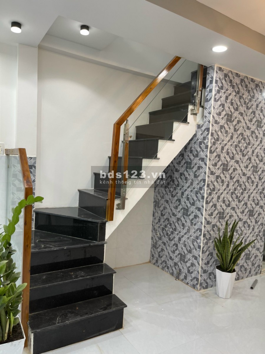Nhà 5 tầng kiên cố, Lạc Long Quân, P.9, Tân Bình. 5,3 tỷ