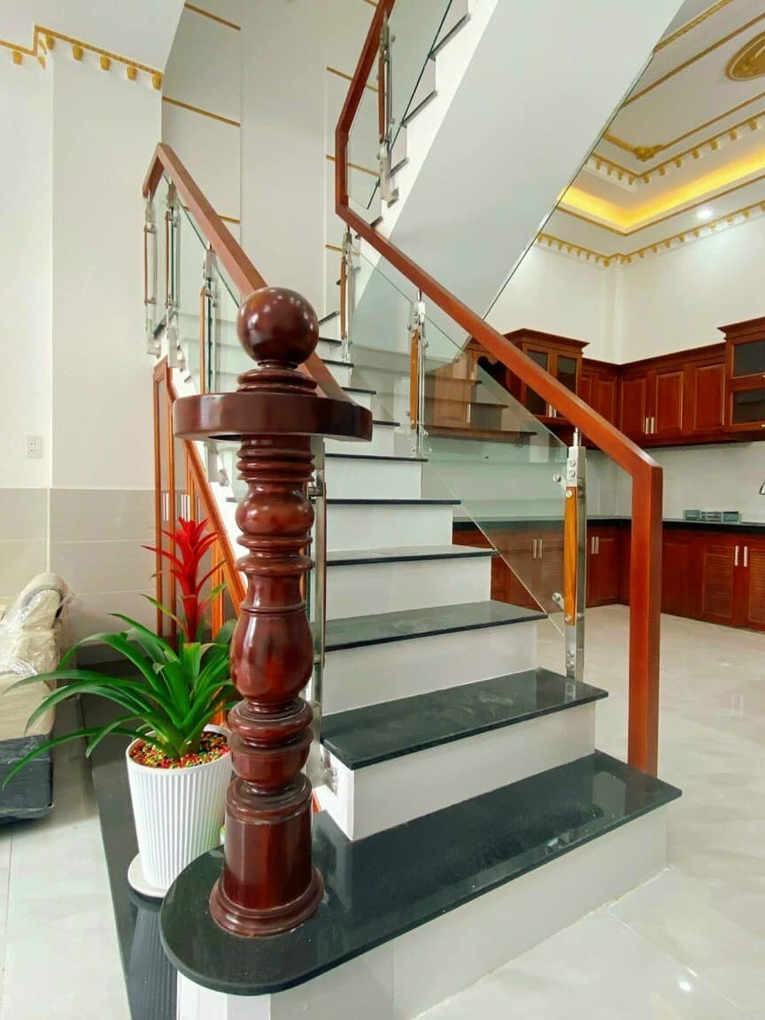 Bán gấp nhà đẹp thiết kế hiện đại gần ngay Chợ Bình Thành, DT 5x11m LH: 0816138686