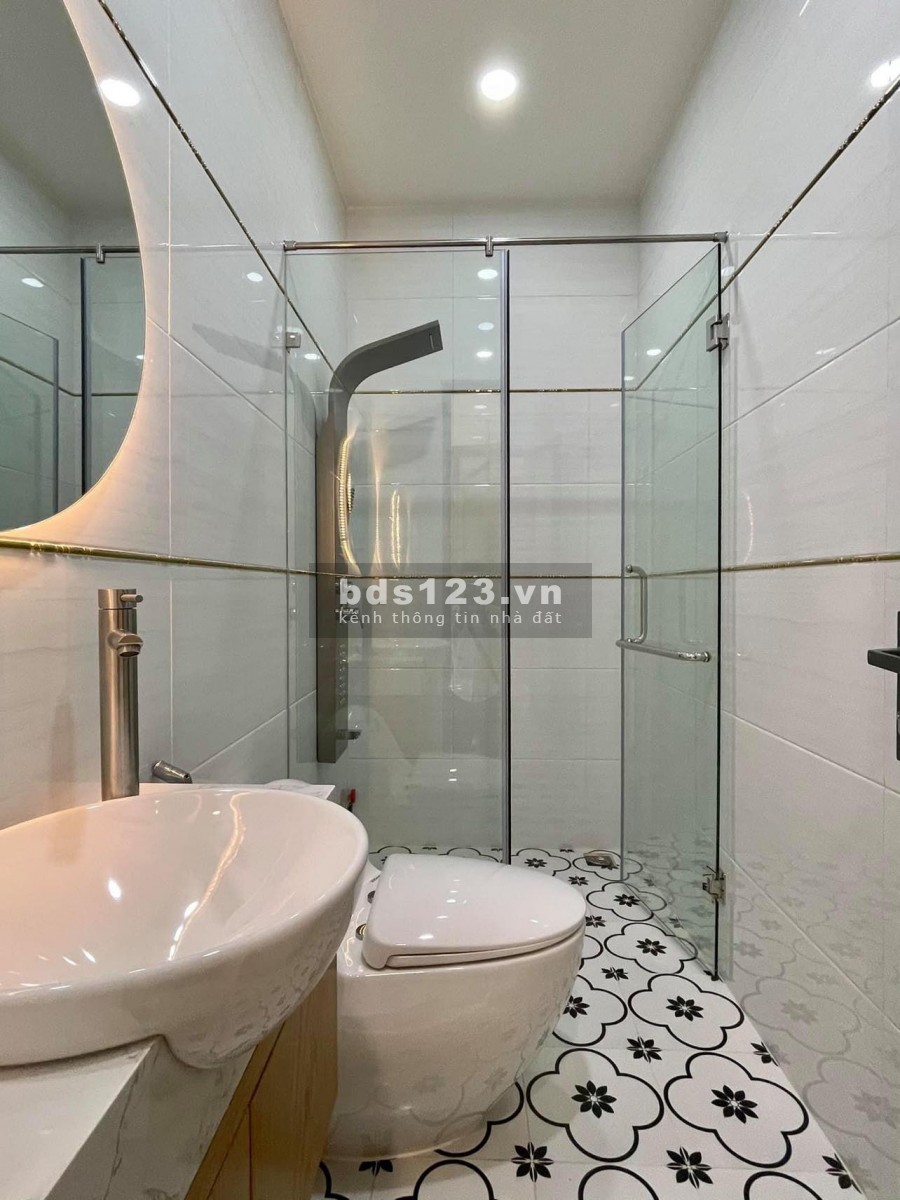 Nhà mới 3 lầu + Sân Thượng (5PN, 5WC) 60m2 đường 10m Bình Thành (Bình Tân)