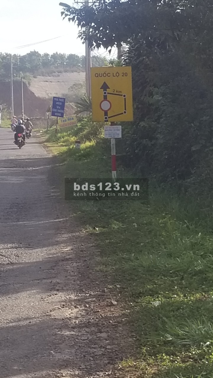 Đất mt Nguyễn Văn Cừ, phường Lộc Phát, tp Bảo Lộc, cách ql20 3km, shr chỉ 650tr