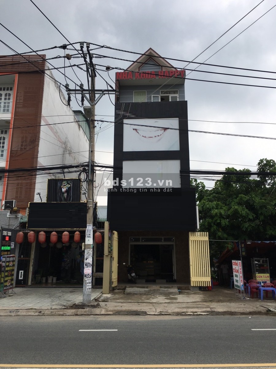 Đồng Đen, Phường 11 mt 4.5 x 25 suốt 3 lầu kd