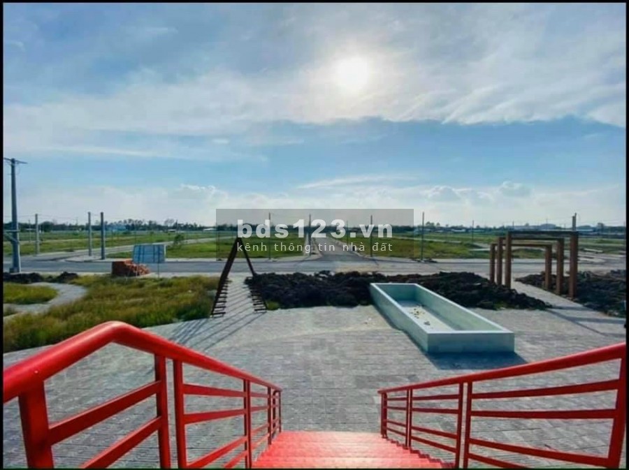Nền trục chính 26m diện tích 100m2 full thổ cư giáp mặt tiền Nam Sông Hậu