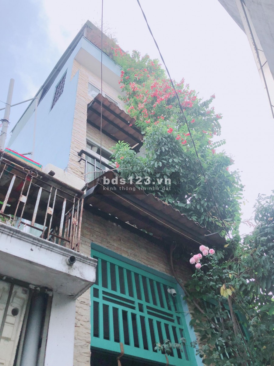 Bán nhà giá rẻ Quận 10, chỉ 3 tỷ 3, ở ngay, nhà mới, hẻm đẹp và sạch sẽ