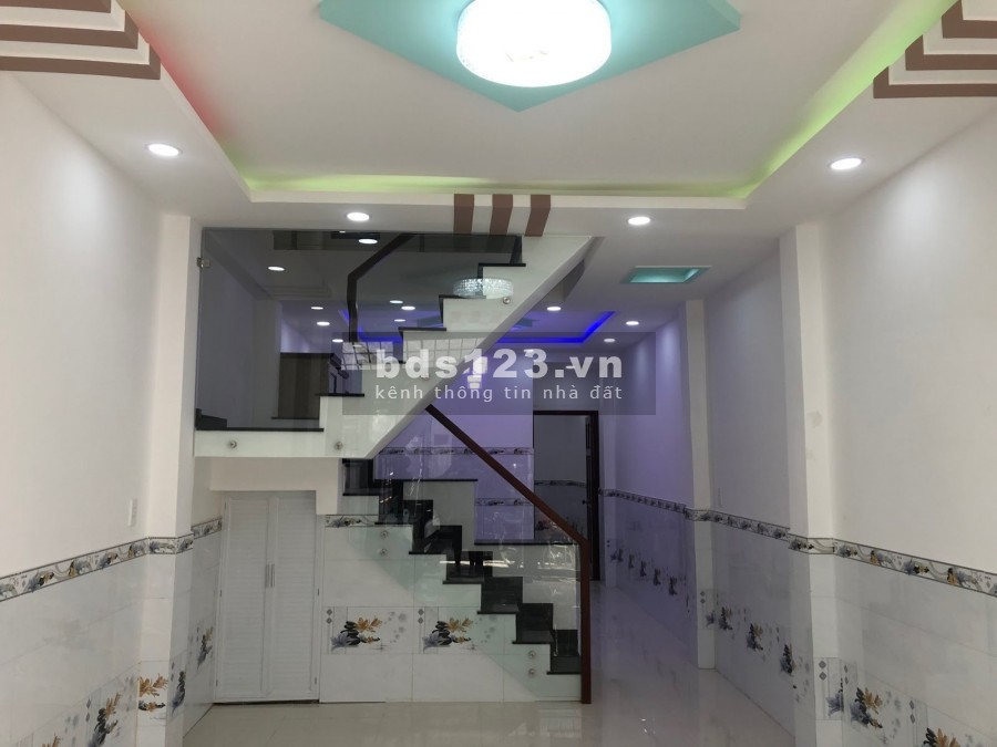 Cần bán nhà hẻm xe hơi Lac Long Quân Quận Tân Bình giá rẻ 4 tỷ 9