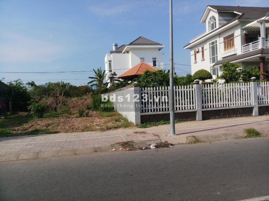 Cần bán lô biệt thự view hồ sinh thái và công viên, gần Tên Lửa, dân đông đúc, sổ riêng