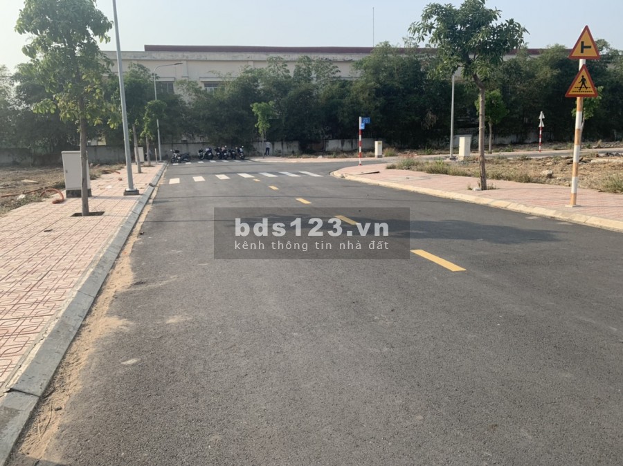 Bán đất MTĐ Phan Đình Giót, gần chợ Hồng Phúc, giá 1tỷ345tr, DT: 80m2, SHR, LH: 0563603460 Nguyên