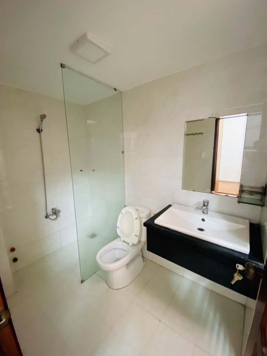 Bán nhà 1 sẹc hẻm xe hơi đường Lý Thường Kiệt, Tân Bình, 4 tầng, 52m2, 5 tỷ 8