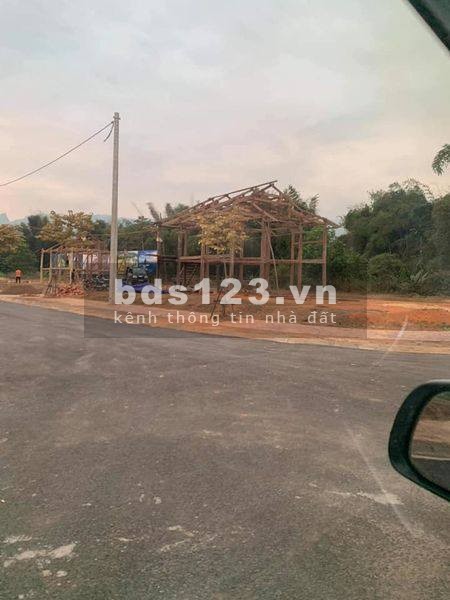 Chủ đầu tư!Cần bán. Đất nền đấu giá sổ riêng.Chợ Mường Lò. Diện tích 120m2.Mặt tiền 7,5. Kinh doanh, ô tô, vỉa hè
