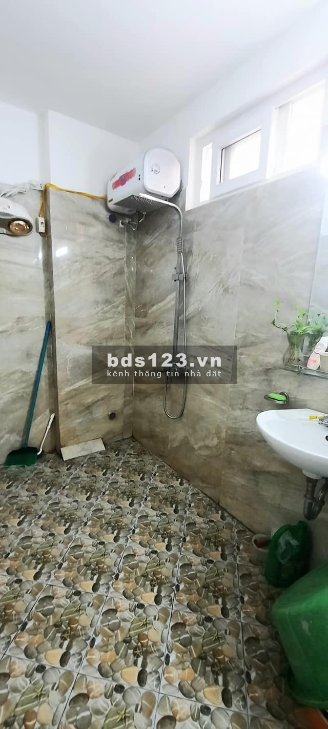 BÁN NHÀ LÔ GÓC GẦN PHỐ Ở VÕ CHÍ CÔNG GIÁ 3,6 TỶ NHÀ ĐẸP Ở LUÔN