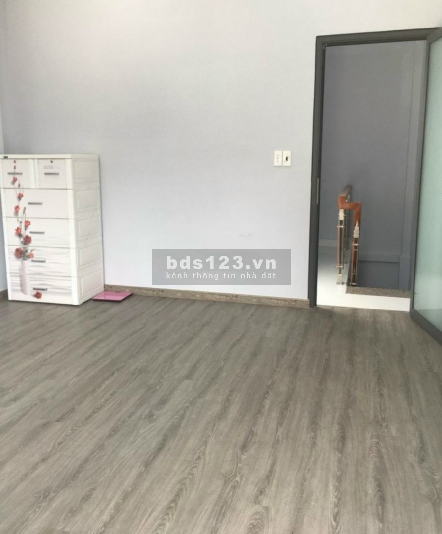 Nhà mới 3 lầu + Sân Thượng (5PN, 5WC) 60m2 đường 10m Bình Thành (Bình Tân)
