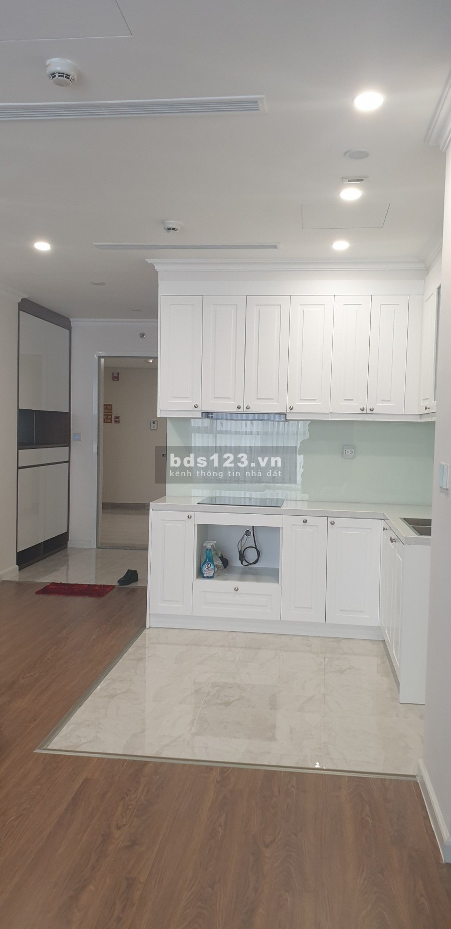 BÁN CĂN HỘ R2-12A, DIỆN TÍCH 88.99M2, BAN CÔNG HƯỚNG NAM, 3PN & 2VS, ĐỦ ĐỒ. LH: 0398195355