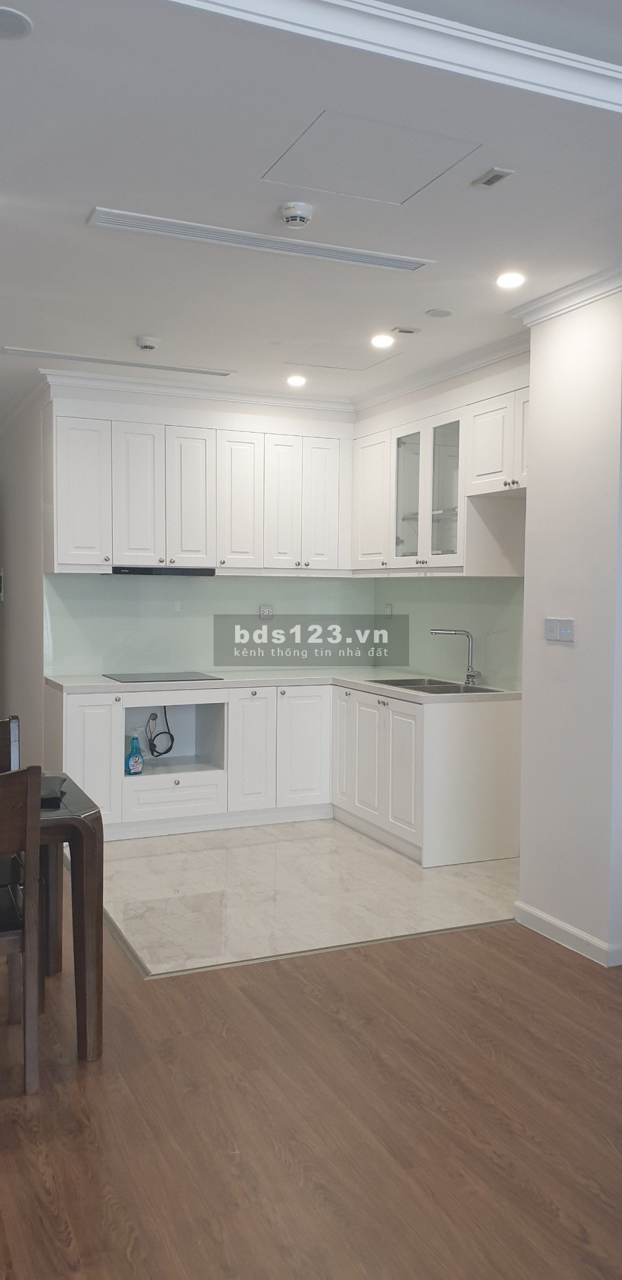 BÁN CĂN HỘ R2-12A, DIỆN TÍCH 88.99M2, BAN CÔNG HƯỚNG NAM, 3PN & 2VS, ĐỦ ĐỒ. LH: 0398195355