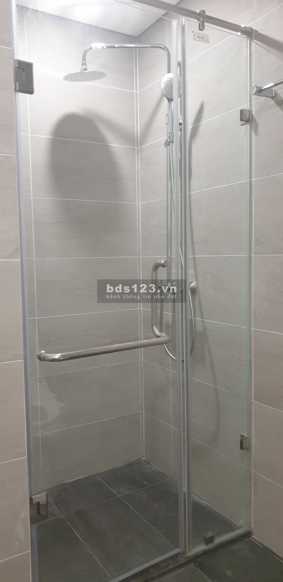 BÁN CĂN HỘ R2-12A, DIỆN TÍCH 88.99M2, BAN CÔNG HƯỚNG NAM, 3PN & 2VS, ĐỦ ĐỒ. LH: 0398195355