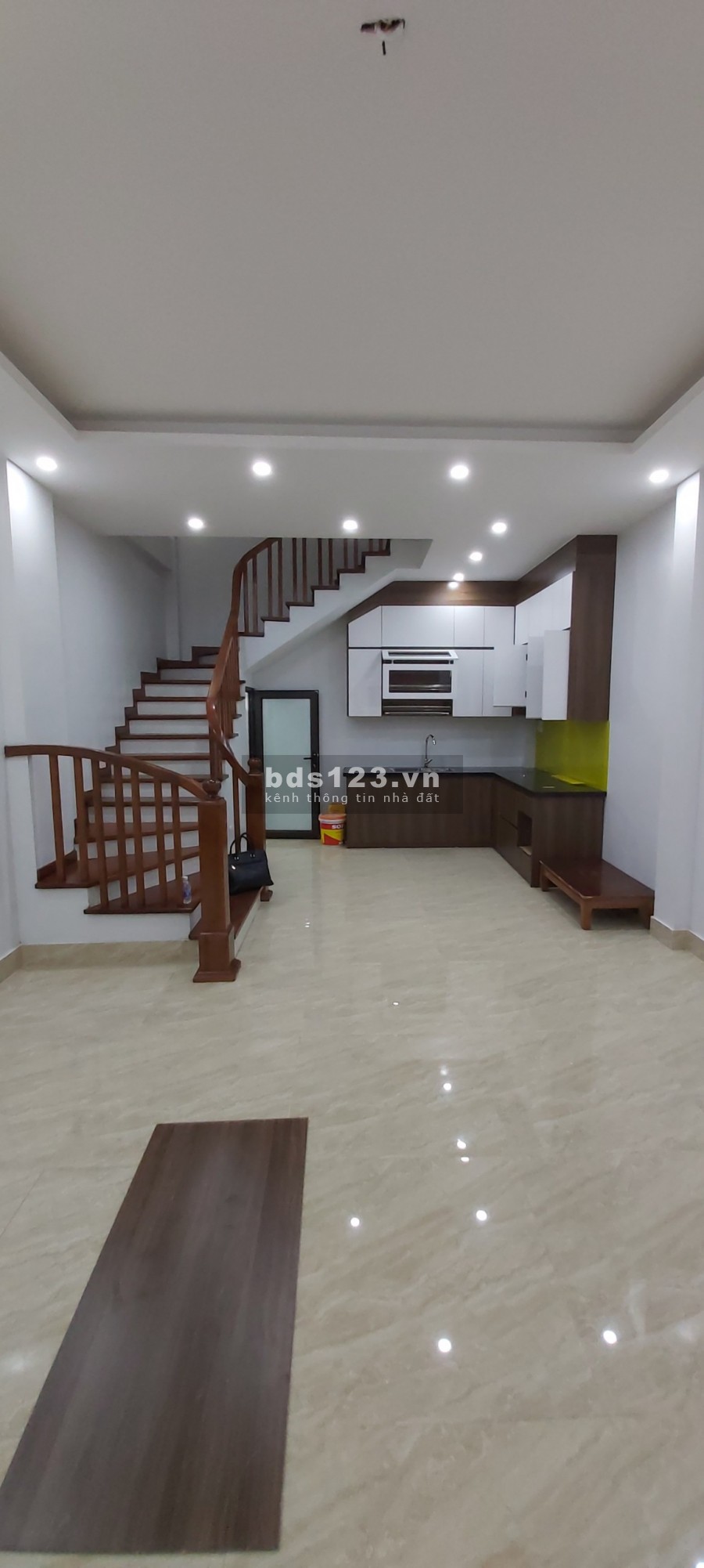 Bán nhà mới Mỹ Đình, 5 tầng, MT 4.4 mét 40 mét ô tô tránh chỉ 4.5 tỷ