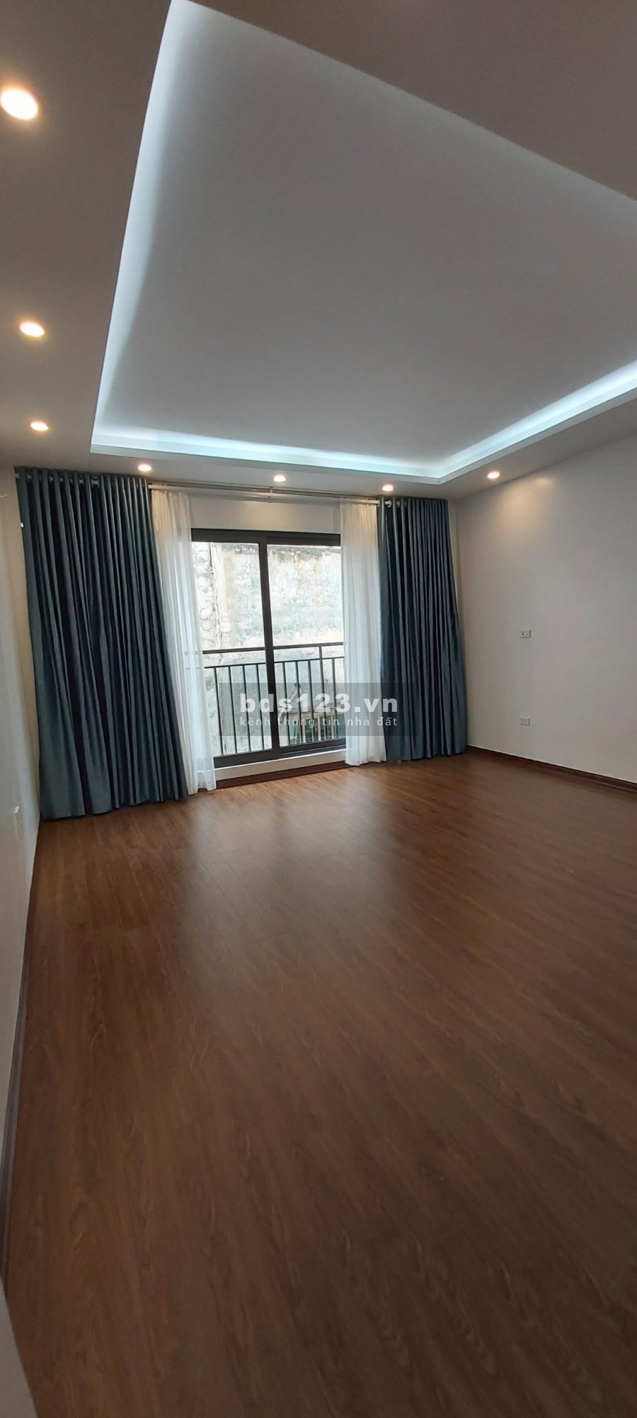 Bán nhà mới Mỹ Đình, 5 tầng, MT 4.4 mét 40 mét ô tô tránh chỉ 4.5 tỷ