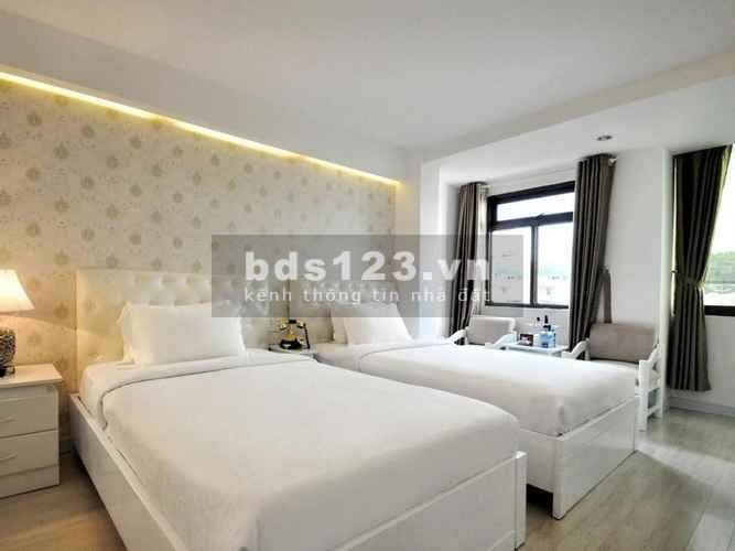 Cho thuê Khách sạn Mặt tiền Đường Lê Thánh Tôn, P.Bến Thành, Q.1. DT: 8 x 18m, 1 hầm, 8 lầu, 48 phòng
