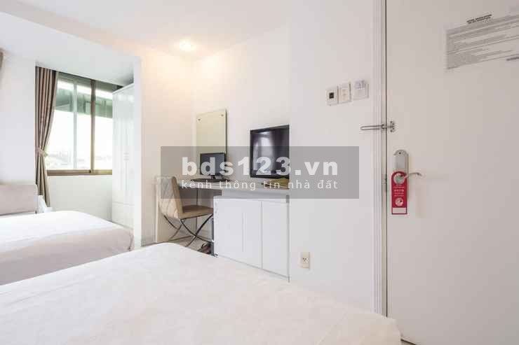 Cho thuê Khách sạn Mặt tiền Đường Lê Thánh Tôn, P.Bến Thành, Q.1. DT: 8 x 18m, 1 hầm, 8 lầu, 48 phòng