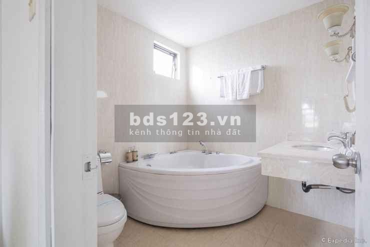 Cho thuê Khách sạn Mặt tiền Đường Lê Thánh Tôn, P.Bến Thành, Q.1. DT: 8 x 18m, 1 hầm, 8 lầu, 48 phòng