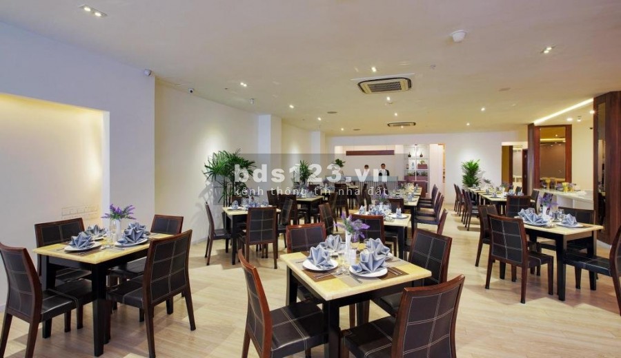 Cho thuê Khách sạn Mặt tiền Lê Anh Xuân, P.Bến Thành, Q.1. DT: 12 x 25m, hầm, 10 lầu, 80 phòng