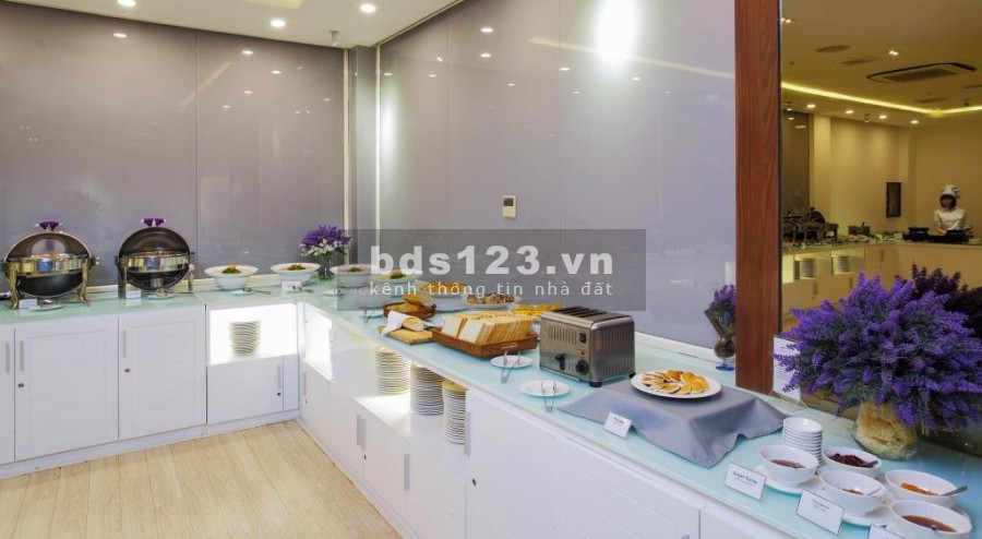 Cho thuê Khách sạn Mặt tiền Lê Anh Xuân, P.Bến Thành, Q.1. DT: 12 x 25m, hầm, 10 lầu, 80 phòng