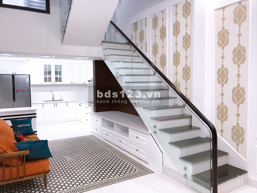 Bán nhà 4 tầng đẹp ở luôn ngõ 460 Thụy Khuê 54m2 giá 4,8 tỷ. LH 0912442669