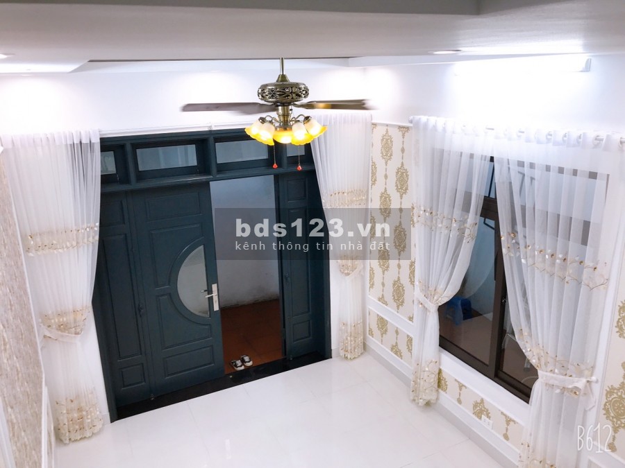 Bán nhà 4 tầng đẹp ở luôn ngõ 460 Thụy Khuê 54m2 giá 4,8 tỷ. LH 0912442669