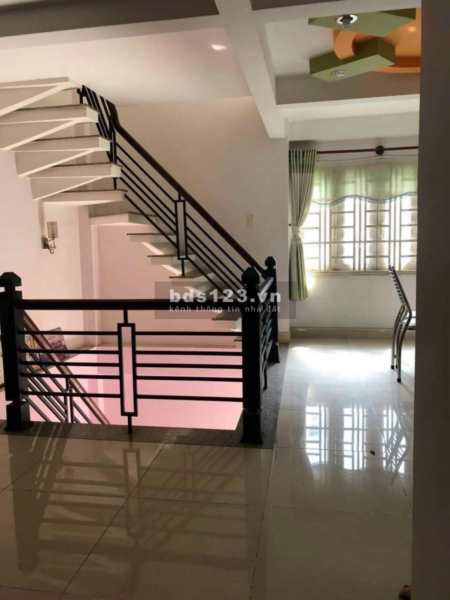 Em cần bán nhà ạ. Liên hệ 0908194124 hoặc 0932716027.