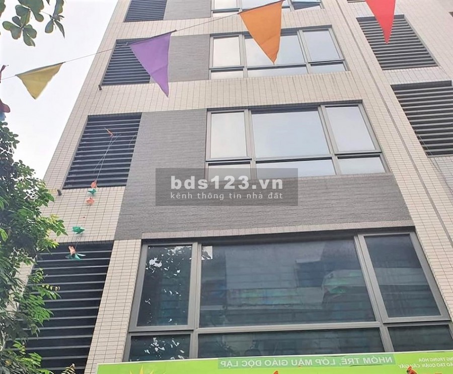 Bán nhà mặt phố Nguyễn Khuyến, Đống Đa. Vỉa hè, ô tô, KD. 130m2 MT5.6m. Giá 27tỷ