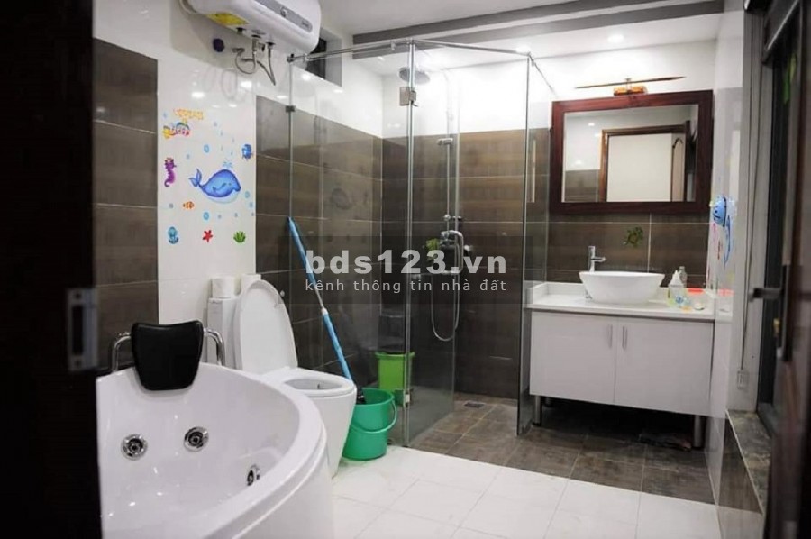 Bán nhà mặt phố Nguyễn Khuyến, Đống Đa. Vỉa hè, ô tô, KD. 130m2 MT5.6m. Giá 27tỷ